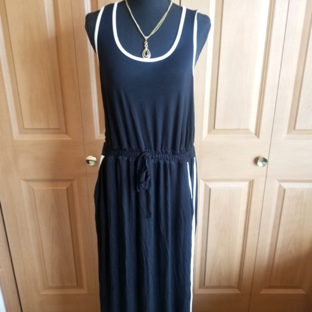 Black Sporty Maxy Dress! EVERYTHING GOES!